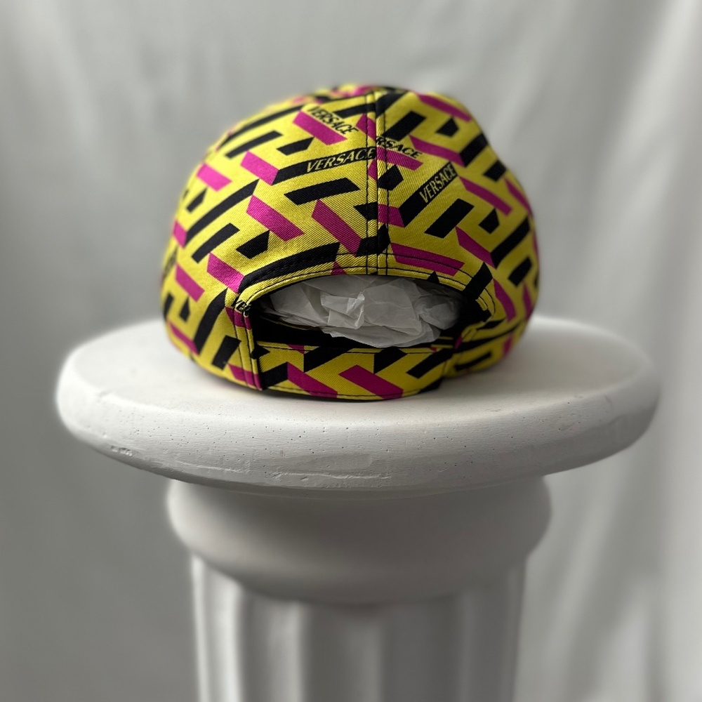 Versace - Picture 3 of 3